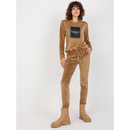 Fashion Hunters Women&amp;#039;s camel velor set with a print Slike