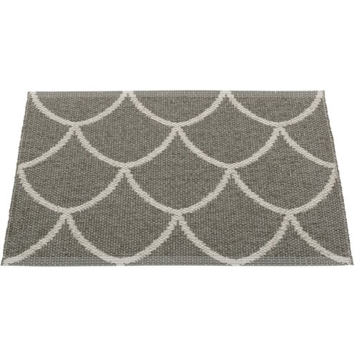 Pappelina Siva notranja in zunanja preproga 70x50 cm Kotte Charcoal – Cene