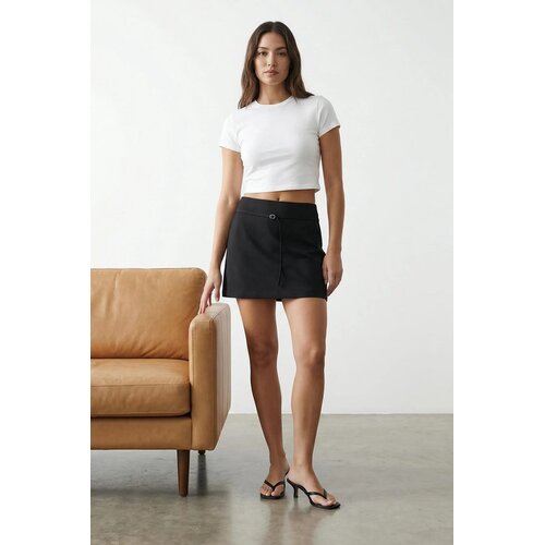 TRENDYOLMILLA ženski &amp;scaron;orts Twoaw26Sr00056, crna Slike