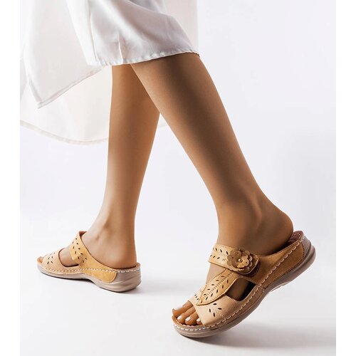 Gemre Beige low wedge flip-flops Jolanta Cene