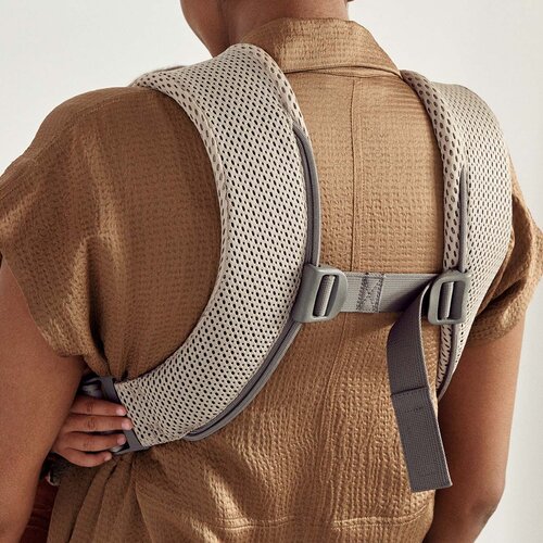 BabyBj&amp;ouml;rn&amp;reg; ergonomska nosilka one air mesh grey beige Slike