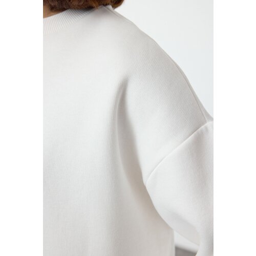 Trendyol Ecru Oversize/Relaxed Cut Basic Crew Neck Thick/Polar inside Knitted Sweatshirt Cene