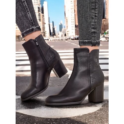 Resti Women's ankle boots on a post Abinom Cene