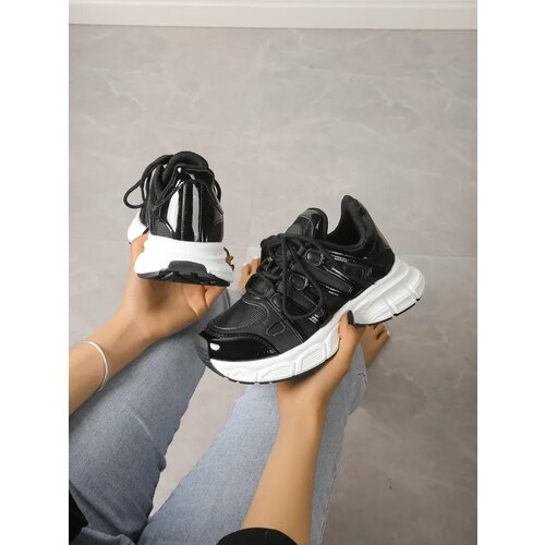 Resti Women's sporty sneakers on a thicker sole Loness Cene