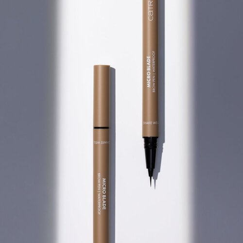 Catrice Micro Blade Brow Pen Waterproof tekoče črtalo za obrvi vodoodporna odtenek 010 Soft Blonde 0.64 g Slike