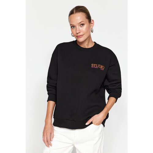 Trendyol Black With Print Detail on the Back, Fleece Inside Regular Fit Knitted Sweatshirt with a slit Slike