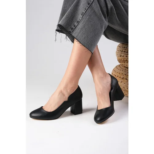 Mio Gusto Keira Women's Black Color Round Toe Heeled Shoes