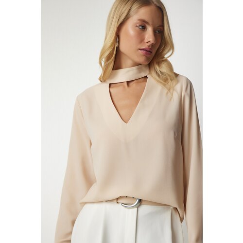  Women's Beige Window Detailed Decollete Crepe Blouse Cene