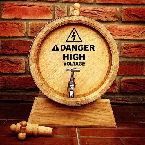  Hrastova bačva DANGER HIGH VOLTAGE ručno izrađena s slavinom i postoljem Slike