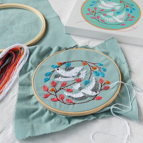 Rex London Komplet za vezenje Peace Doves &amp;ndash; Slike