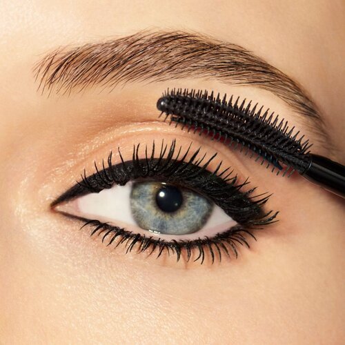 Gucci Beauty Mascara Le Magn&amp;eacute;tisme dolgoobstojna maskara za volumen in vihanje trepalnic odtenek 01 Eve Black 7.5 g Slike