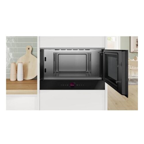 Bosch mikrovalna pećnica Serie 8| CRNA, 900W, Autopilot 7, 21L BFR7221B1 Cene
