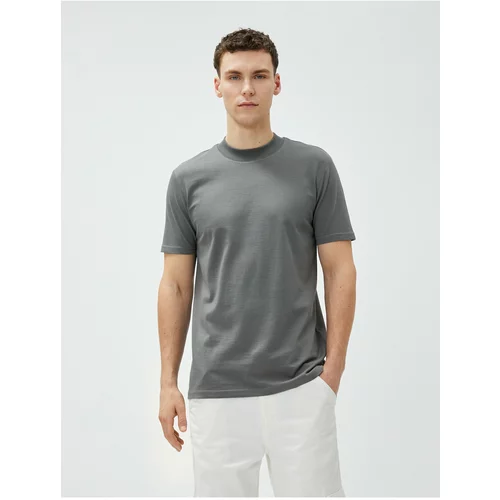 Koton Basic T-shirt with a Crew Neck Slim Fit Short Sleeve Cotton