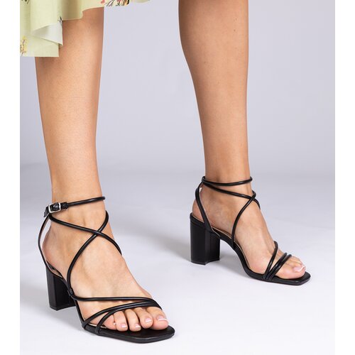 D/CEO marka niezdefiniowana Black faux leather block heel sandals Kafelia Cene