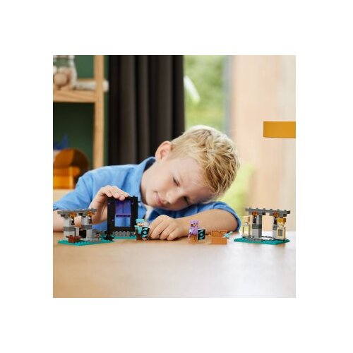 Lego Minecraft Oružarnica 21252ID: EK000579891 Slike