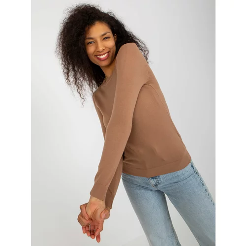 Fashion Hunters Camel smooth classic sweater with a round neckline