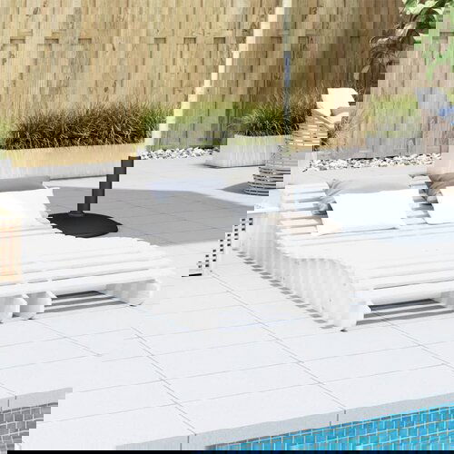 VidaXL Ležaljke za sunčanje 2 kom bijele 205x60x31 5 cm od borovine Slike
