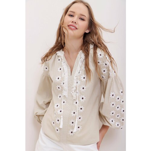 Trend Alaçatı Stili Women's Beige Tassel Detail Embroidered Cotton Blouse Slike