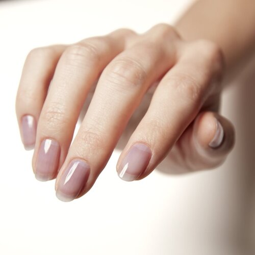 Essie Hard To Resist Nail Strengthener nega nohtov 13,5 ml odtenek Purple Slike
