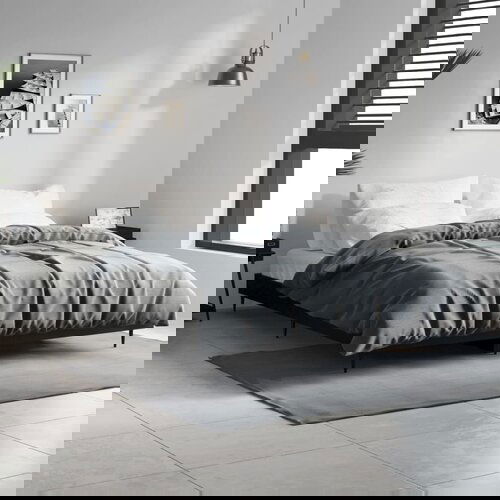 VidaXL Posteljni okvir črn 135x190 cm inženirski les Slike