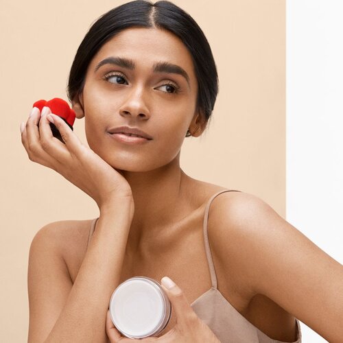 Shiseido HANATSUBAKI HAKE Polishing Face Brush čopič za nanos tekočih in pudrastih izdelkov 1 kos Slike