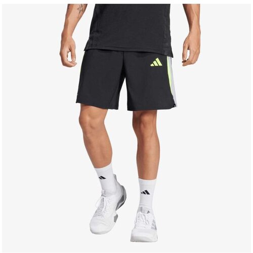 Adidas Tech app short Cene