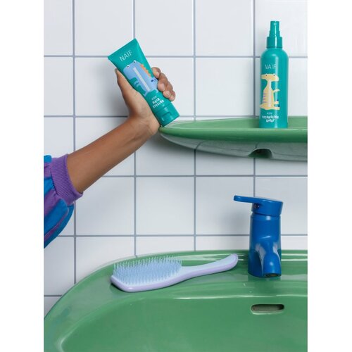 Naif Kids Detangling Spray sprej za kosu za jednostavno ra&amp;scaron;če&amp;scaron;ljavanje kose za djecu 200 ml Slike