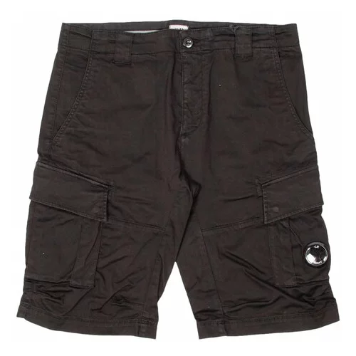 C.P. Company Kratke hlače iz tkanine 16CMBE116A005694G Črna Regular Fit
