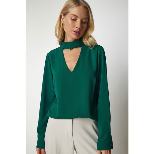 Happiness İstanbul Women's Emerald Green Crepe Blouse with Window Detailed and Decollete Slike