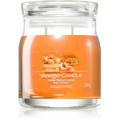 Yankee Candle Farm Fresh Peach dišeča sveča Signature 368 g