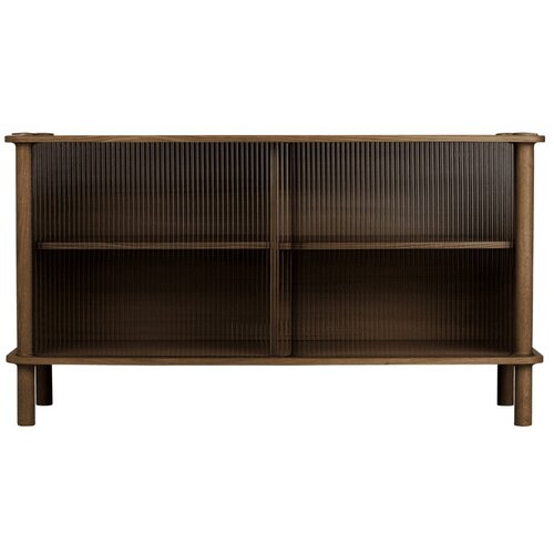 UMAGE Smeđa vitrina od punog hrasta s kliznim vratima 135x73,5x48 cm Italic – Cijene