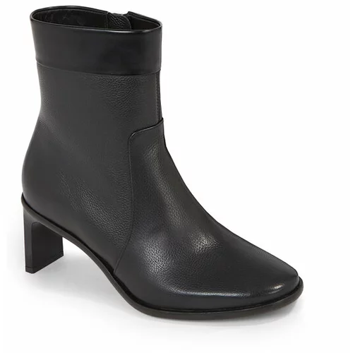 Calvin Klein Škornji Curved Stil Ankle Boot 55 HW0HW01889 Črna