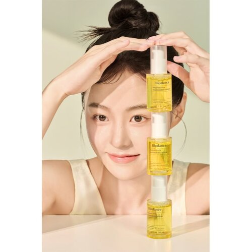 BIODANCE Radiant Vita Niacinamide Serum serum za osvetljevanje z vlažilnim učinkom 30 ml Slike