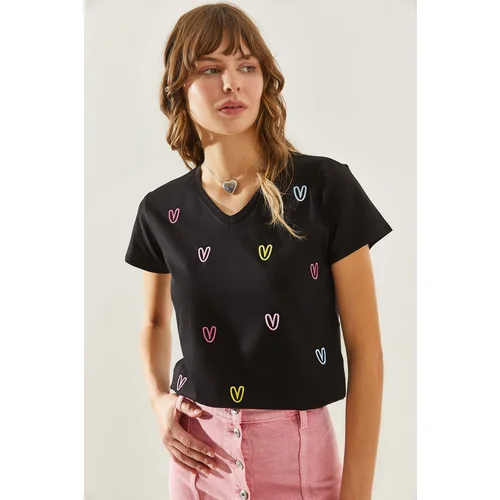 Bianco Lucci Women's V-Neck Scattered Embroidery Heart Embroidered T-Shirt