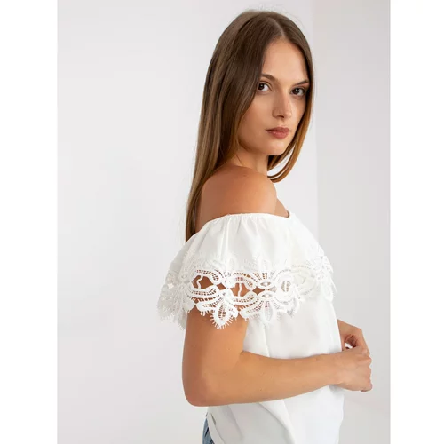 Fashion Hunters White Spanish blouse with short sleeves