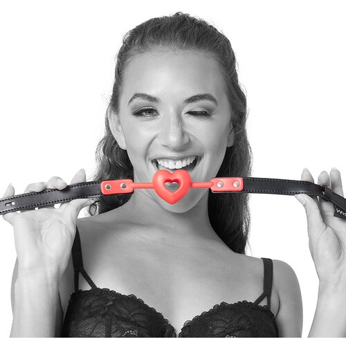 Sex & Mischief Amor Ball Gag Red Cene