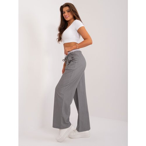 Fashion Hunters Grey fabric trousers with a white belt Slike