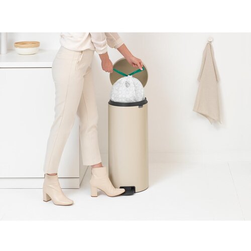 Brabantia Ko&amp;scaron; za smeti s pedalom 30 L s plastičnim vložkom Slike