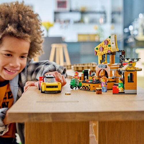 Lego 60496 Vse za dostavo pice z vozili Slike