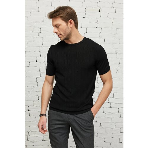 ALTINYILDIZ CLASSICS Men's Black Standard Fit Normal Cut Crew Neck Short Sleeved Jacquard Knitwear T-Shirt. Slike
