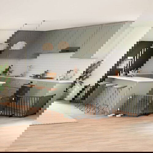 vidaXL Ograda za pse z vrati zložljiva 12 panelov črna 960 cm les Cene