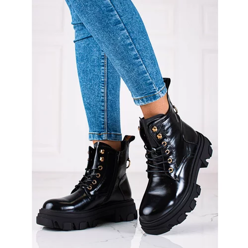 TRENDI Lacquered women's ankle boots on a thick sole