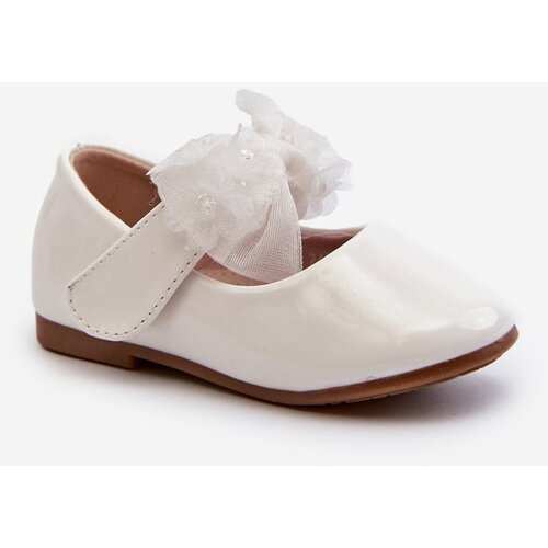 Kesi Children&amp;#039;s patent leather ballerinas with velcro and bow, white Olessa Slike