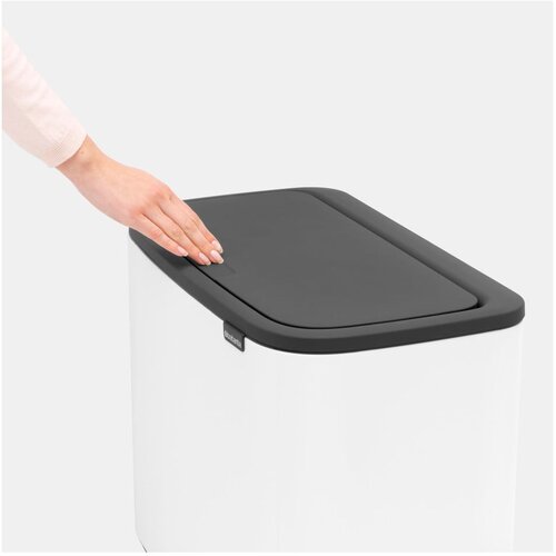 Brabantia Bo Touch Bin 36 L z vložkom iz umetne mase - Bela Slike