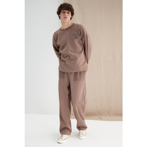 Trendyol Mink Men's More Sustainable Oversize Sweatpants with Pocket, Textured Fabric Detail. Slike