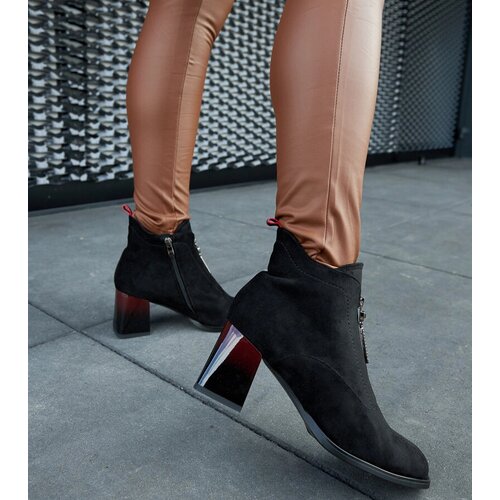 Gemre Black ankle boots on a lacquered block heel Gianleone Cene