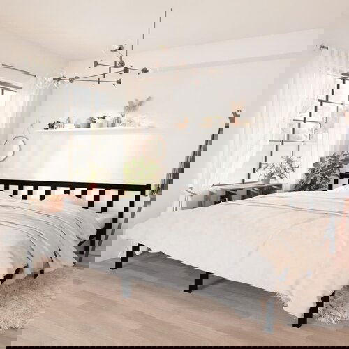 The Living Store Posteljni okvir črn iz trdne borovine 200x200 cm - Posteljni Okvir, (21524531) Slike