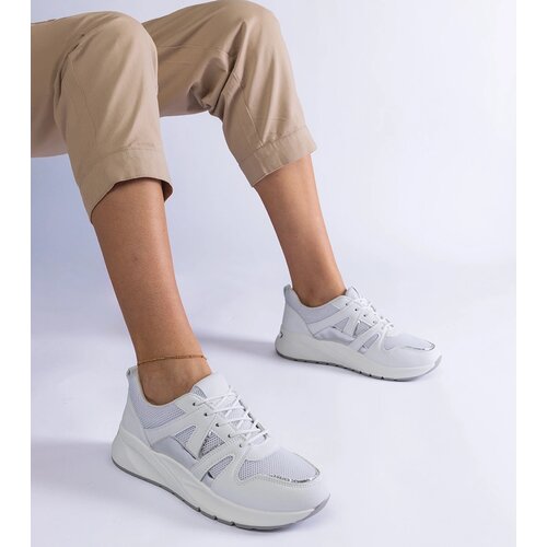 Gemre White sneakers on a thick sole Sierra Slike