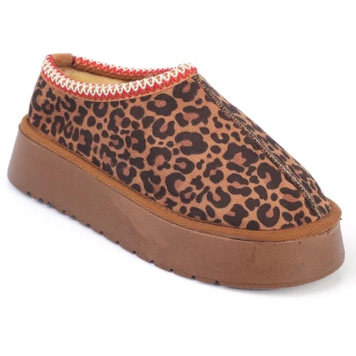 Capone Outfitters Thick Sole Round Toe Furry Leopard Women's Indoor Slippers