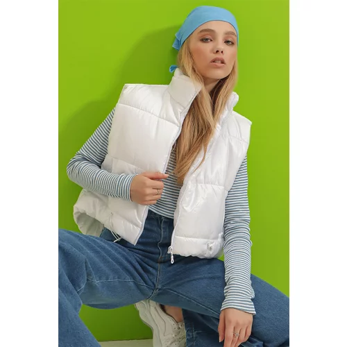 Trend Alaçatı Stili Women's White Stand Collar Double Pockets Full Filled Waist Adjustable Inflatable Vest